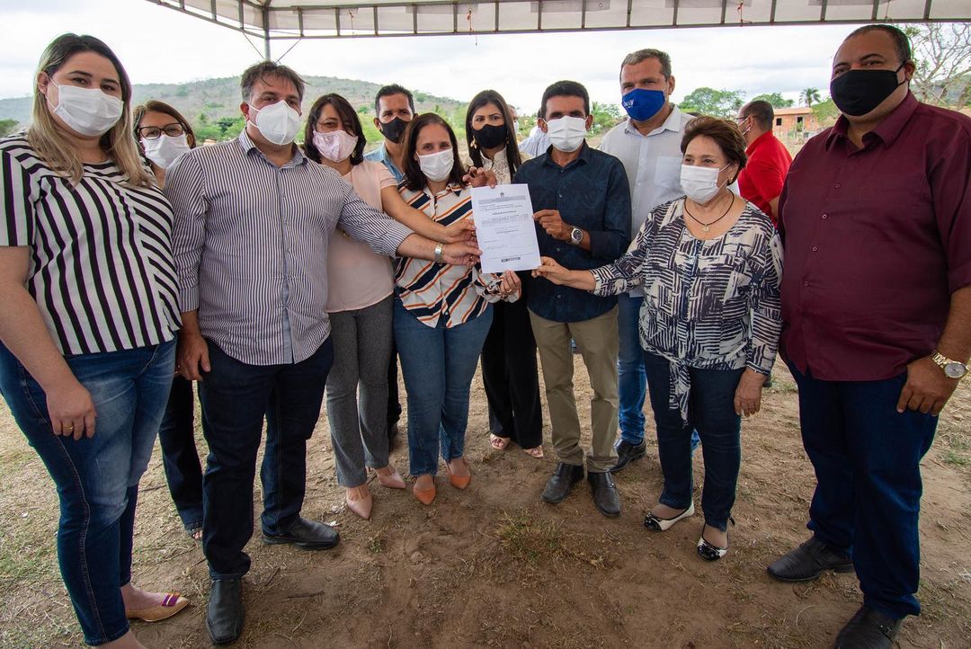 Prefeita Christiane Bulhões entrega inúmeras obras em Santana – AMA