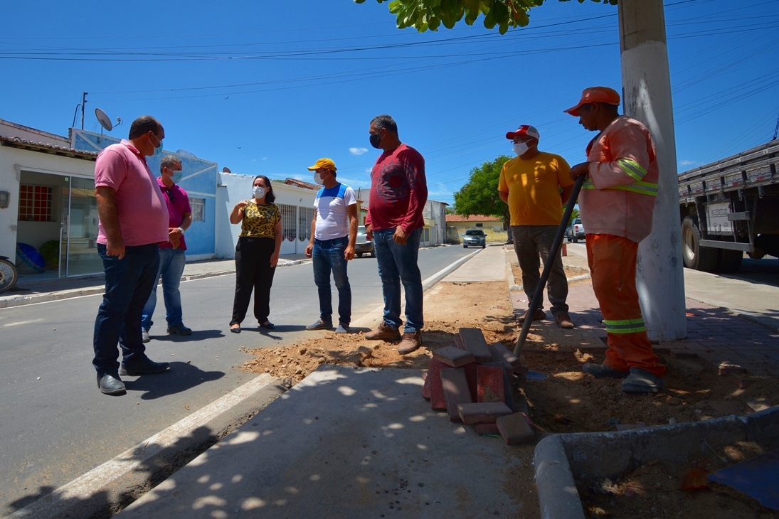 Prefeita Christiane Bulhões entrega inúmeras obras em Santana – AMA