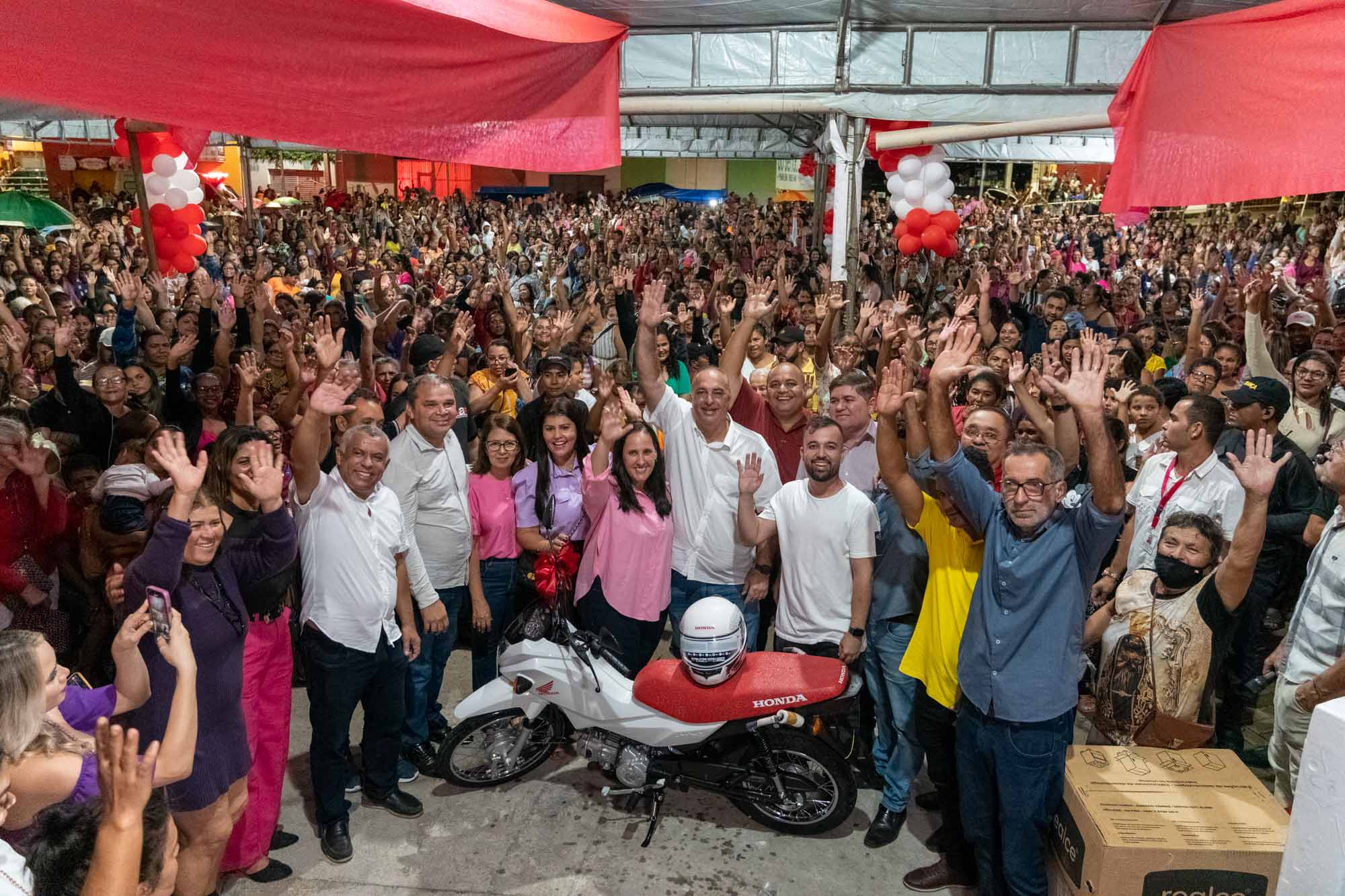 Prefeita Christiane Bulhões entrega inúmeras obras em Santana – AMA